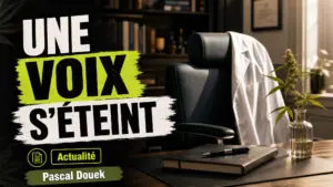 Une chaise vide, une blouse médicale pliée et un carnet posé sur un bureau évoquent la mémoire du Dr Pascal Douek dans un cabinet français.