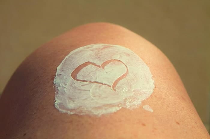 Lutter contre l'acné peut passer par l'utilisation d'une crème riche en CBD-min