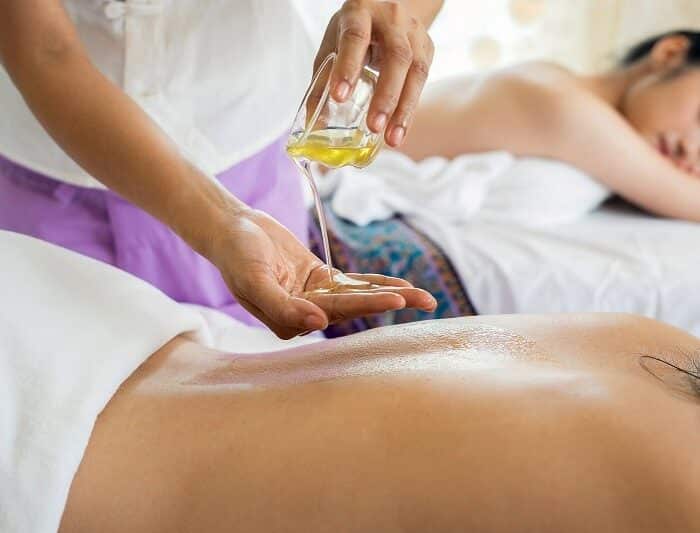 Les huiles de CBD permettent un massage hydratant et relaxant