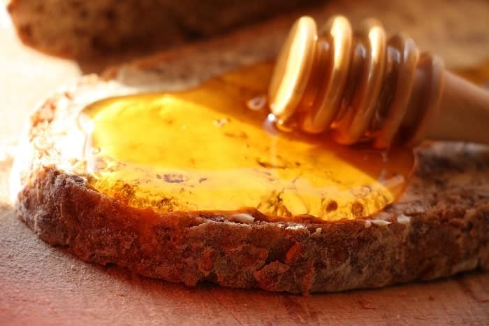 La miel con cannabis CBD se usa como la miel normal, ¡pero controlando la cantidad!